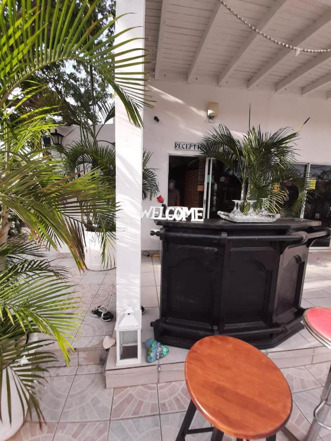 Palmita Hotel Hostel Oranjestad Exteriör bild